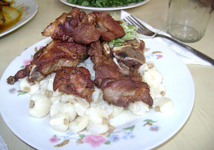 Chicharron con mote
