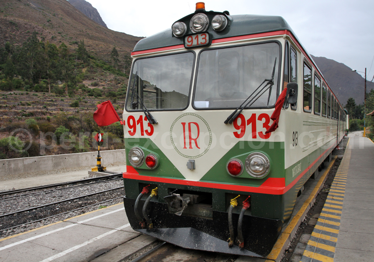 Train Ollantaytambo