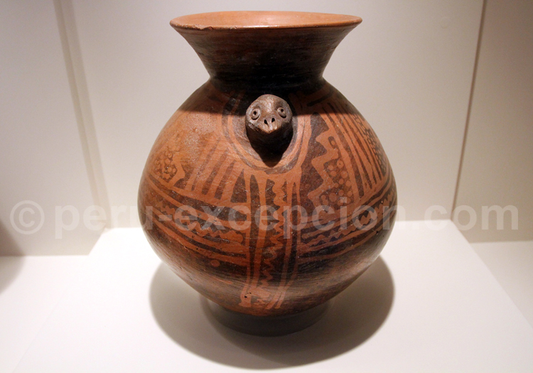 Cantaro à peinture négative virú, Musée d'Art Precolombien de Cuzco