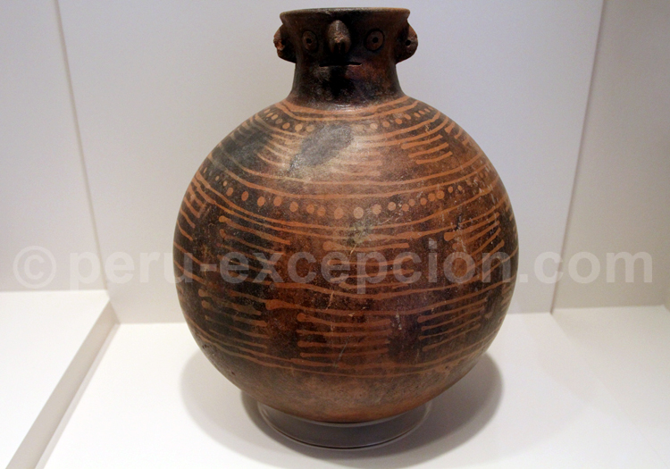 Cruche à motif géométrique viru, Musée d'Art Precolombien de Cuzco