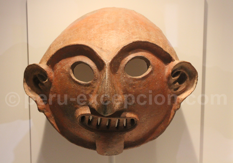 Masque cérémoniaire en céramique vicús, Museo MAP Cuzco