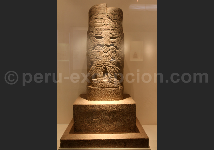 Pierre Pacopampa, divinité félin-oiseau-serpent, Museo Larco, Lima