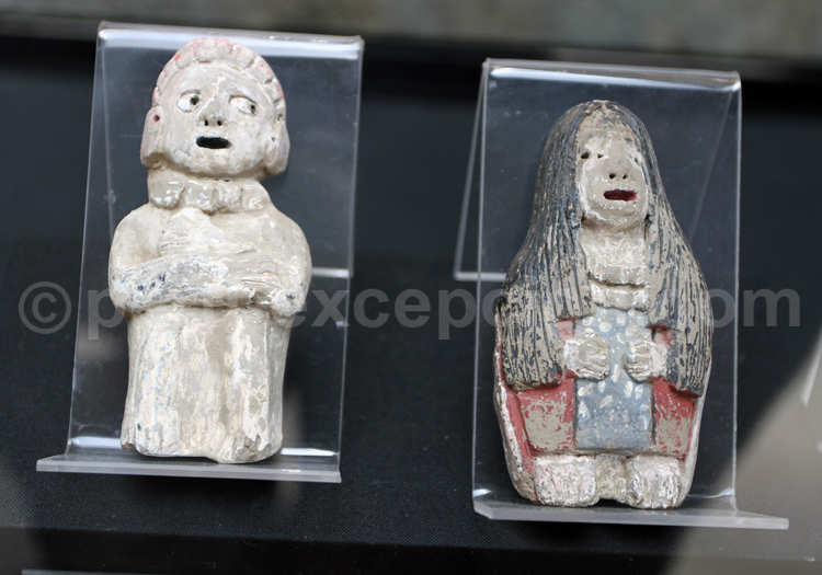 Figurines en pierre à Caral, Pérou