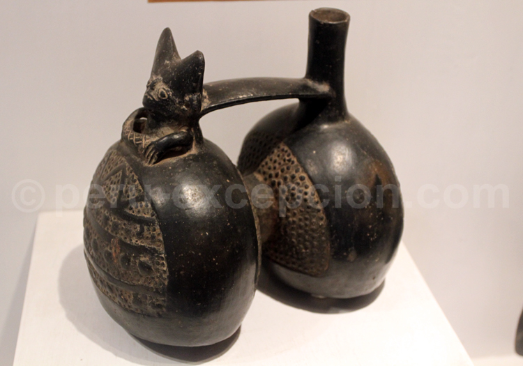 Double jarre chanchan surmontée d’un félin, Musée Inka de Cuzco