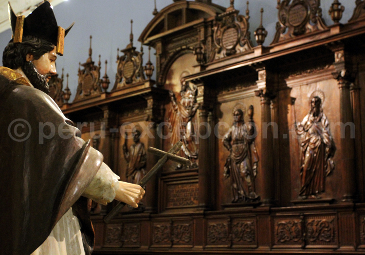 Statue de missionnaire, Museo catedral, Lima
