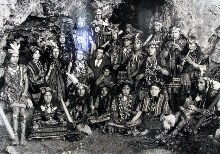 Teatro quechua Aollantay, foto de martin chambi, 1930