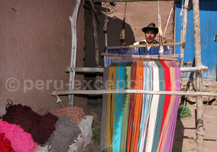 Machine à tisser traditionnelle, Pérou