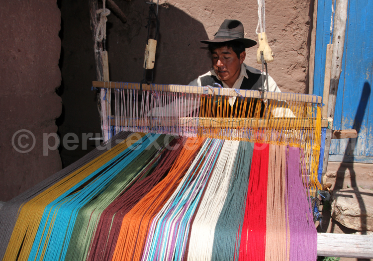 Tissu en cours de fabrication, Lac Titicaca