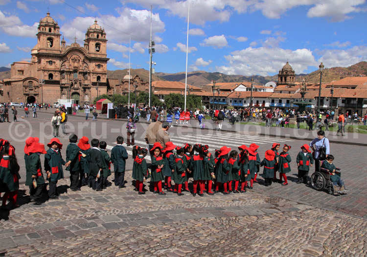 Sortie d'école, Cusco